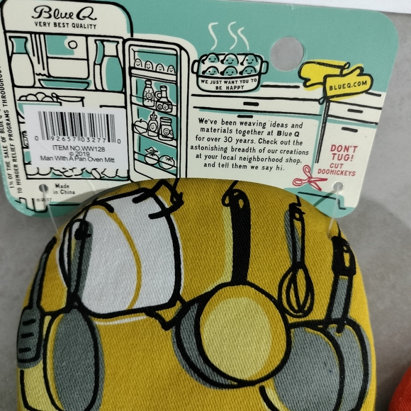 Blue Q Man With A Pan Retro Fun Oven Mitt - Picture 4 of 4